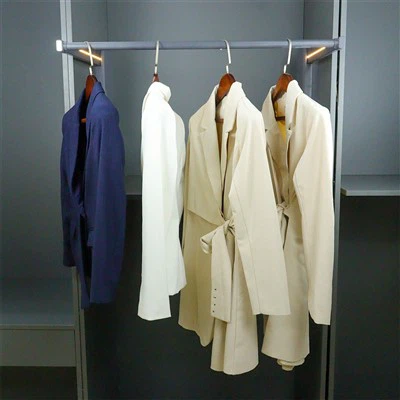 מכשיר מוט להרמת בגדים בתוך הבית